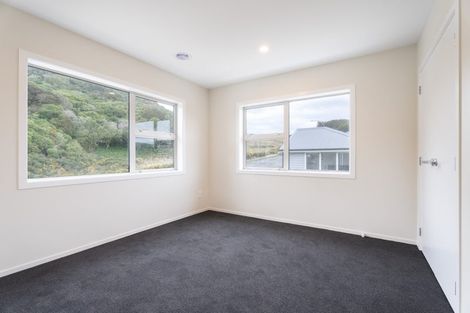 Photo of property in 70 Farnworth Terrace, Glenside, Wellington, 6037