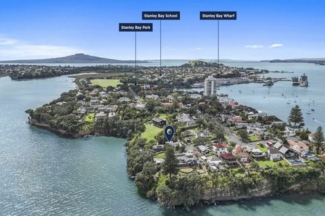Photo of property in 94 Stanley Point Road, Stanley Point, Auckland, 0624