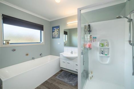 Photo of property in 4 Endelave Way, Carterton, 5713