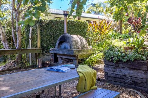 Photo of property in 32 Ocean Road, Surfdale, Waiheke Island, 1081