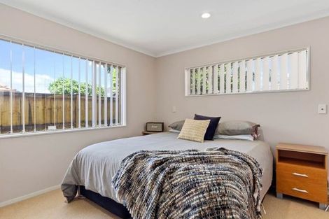 Photo of property in 14 Greta Banks Place, Wattle Downs, Auckland, 2103