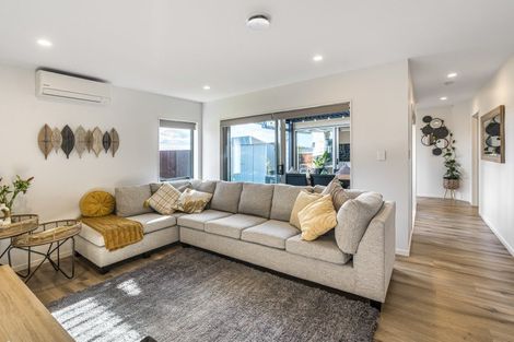 Photo of property in 14 Waikohi Avenue, Glenbrook, 2681