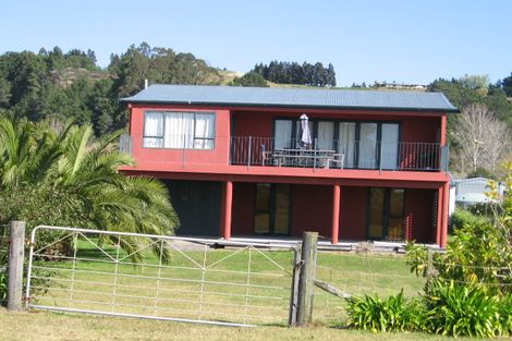 Photo of property in 35 Marine Parade, Cooks Beach, Whitianga, 3591