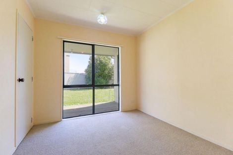 Photo of property in 75 Hillcrest Drive, Kelvin Grove, Palmerston North, 4414