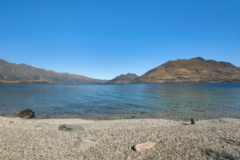 Photo of property in 66 Cedar Drive, Kelvin Heights, Queenstown, 9300