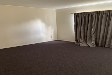 Photo of property in 12 Mile Place, Henderson, Auckland, 0612