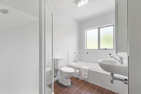 Photo of property in 20a Ludlow Terrace, Totara Vale, Auckland, 0627