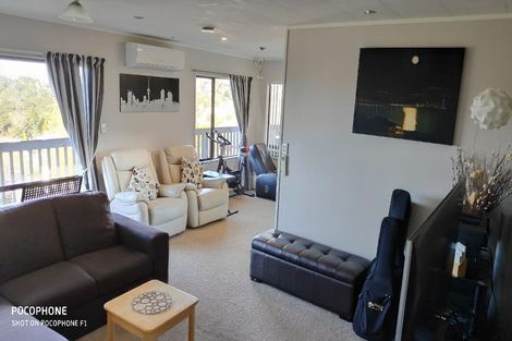 Photo of property in 16 Amery Place, West Harbour, Auckland, 0618