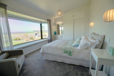 Photo of property in 98 The Esplanade, Westshore, Napier, 4110