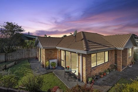 Photo of property in 9 Milan Drive, Glen Eden, Auckland, 0602