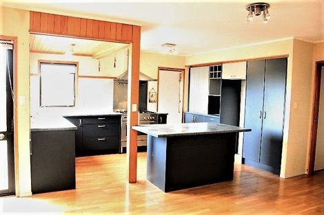 Photo of property in 41 Sunnyview Avenue, Shelly Park, Auckland, 2014