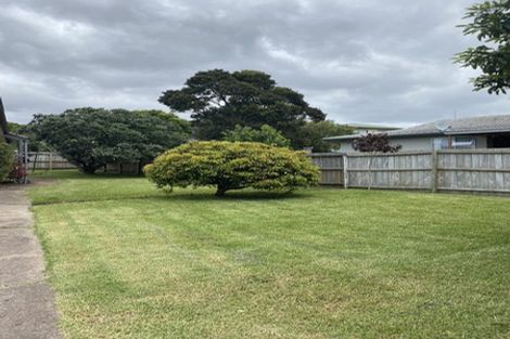 Photo of property in 42 Claverdon Drive, Massey, Auckland, 0614