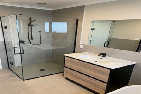 Photo of property in 2 Tahuna Minhinnick Drive, Glenbrook, 2681