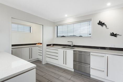 Photo of property in 2 Greystone Place, Omokoroa, 3114