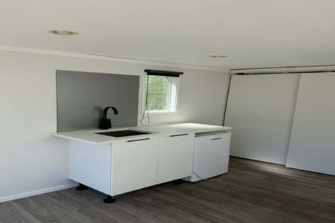 Photo of property in 28 Elliston Crescent, Stanmore Bay, Whangaparaoa, 0932