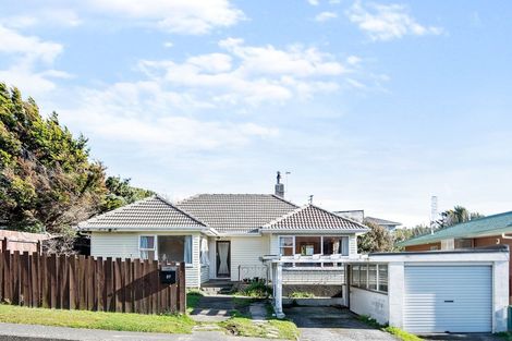 Photo of property in 37 Kenmore Street, Newlands, Wellington, 6037