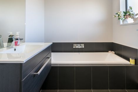 Photo of property in 71 Grandvista Drive, Green Island, Dunedin, 9018