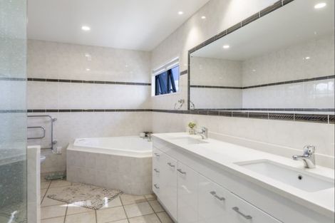 Photo of property in 13 Joydon Place, Stanmore Bay, Whangaparaoa, 0932