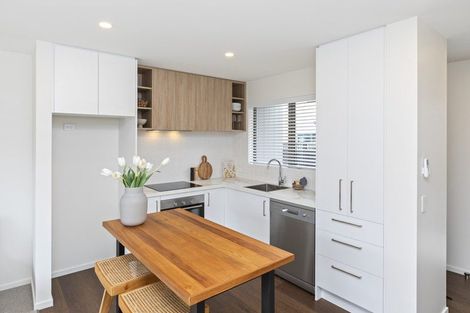 Photo of property in 2/94 Mathesons Road, Phillipstown, Christchurch, 8011