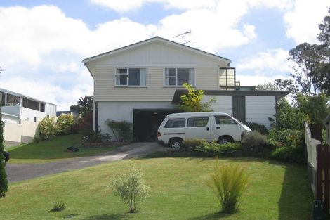 Photo of property in 12 Teviot Place, Totara Vale, Auckland, 0629