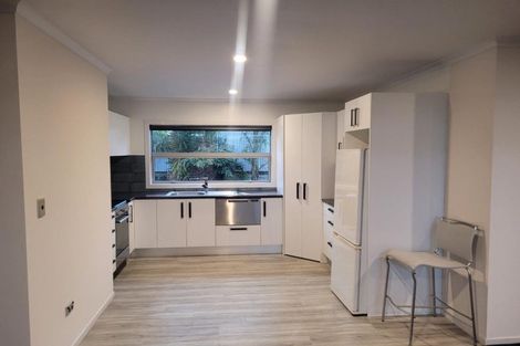 Photo of property in 32 Pioneer Road, Moturoa, New Plymouth, 4310