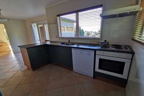Photo of property in 46 Cheriton Road, Mellons Bay, Auckland, 2014