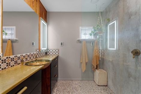 Photo of property in 236 Kiwitahi Road, Helensville, 0875