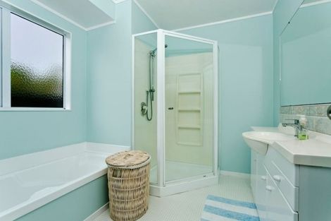 Photo of property in 74 Barbados Drive, Unsworth Heights, Auckland, 0632