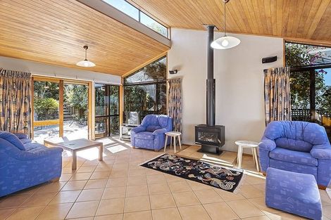 Photo of property in 11 Calypso Place, Rothesay Bay, Auckland, 0630