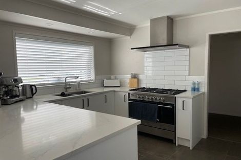 Photo of property in 7 Donzella Place, Conifer Grove, Takanini, 2112