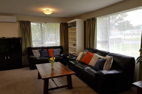 Photo of property in 5/4 Stewart Drive, Newlands, Wellington, 6037