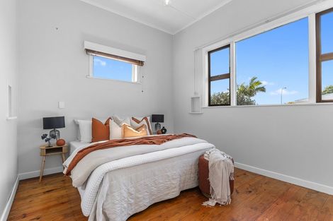 Photo of property in 1 Whimp Avenue, Onerahi, Whangarei, 0110