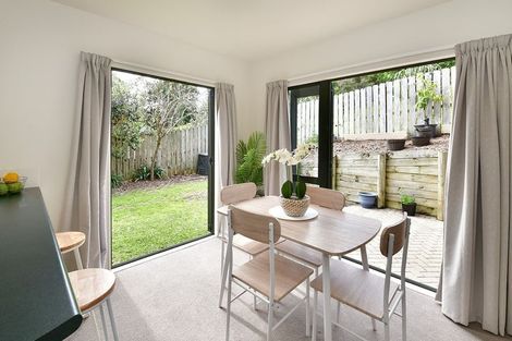 Photo of property in 13b Sunnydale Place, Oteha, Auckland, 0632