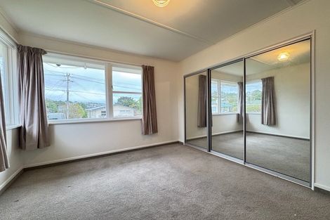 Photo of property in 19 Catherine Crescent, Paparangi, Wellington, 6037