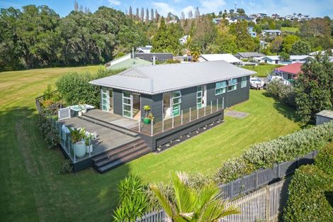 Photo of property in 113 Moana Anu Anu Avenue, Whangamata, 3620