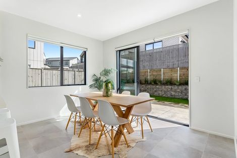 Photo of property in 21 Parkmore Drive, Rosehill, Papakura, 2113