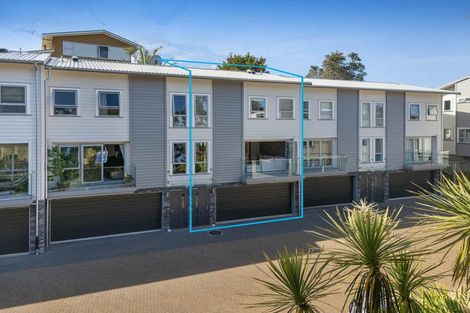 Photo of property in 4/13 Kaihu Street, Northcote, Auckland, 0627