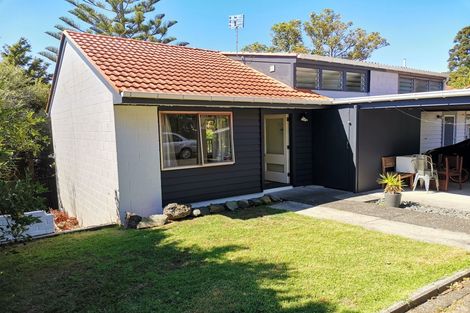 Photo of property in 85e Stottholm Road, Titirangi, Auckland, 0604