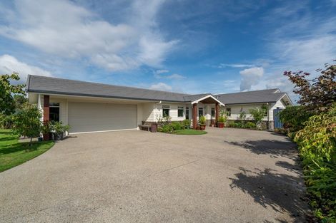 Photo of property in 5 Pukenamu Road, Rainbow Point, Taupo, 3330