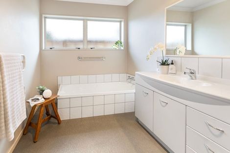 Photo of property in 8a Riverlea Drive, Katikati, 3129