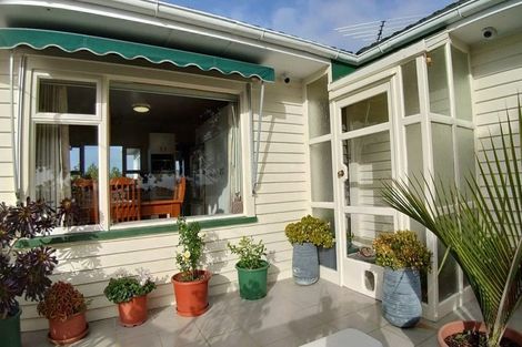 Photo of property in 1/22 Knights Road, Rothesay Bay, Auckland, 0630