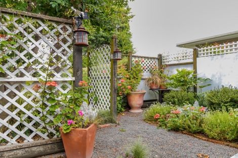 Photo of property in 21 Lipscombe Crescent, Havelock North, 4130