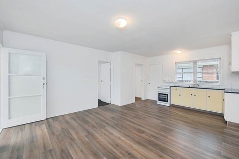 Photo of property in 1/4 Wendell Place, Greenlane, Auckland, 1061