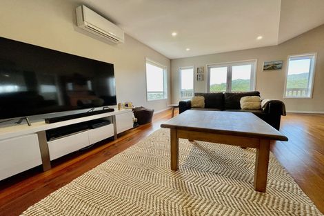 Photo of property in 17 Bay Lair Grove, Island Bay, Wellington, 6023