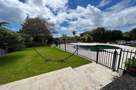 Photo of property in 1/95 Braemar Road, Castor Bay, Auckland, 0620