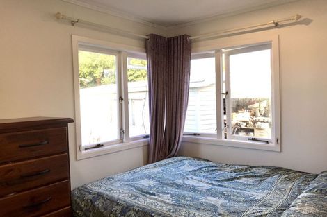 Photo of property in 15 Rixon Place, Te Atatu Peninsula, Auckland, 0610