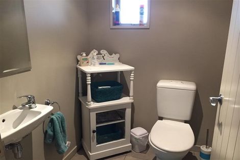 Photo of property in 2 Ash Avenue, Albert Town, Wanaka, 9305