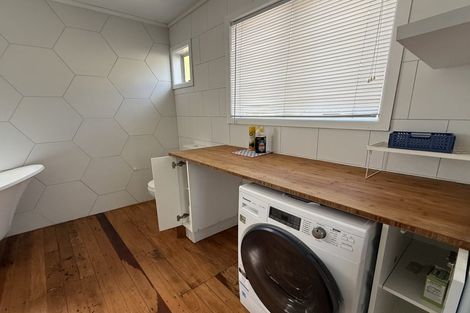 Photo of property in 1/76 Kaurilands Road, Titirangi, Auckland, 0604