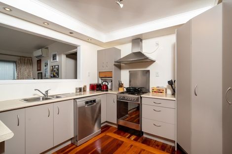 Photo of property in 64 View Road, Henderson, Auckland, 0612