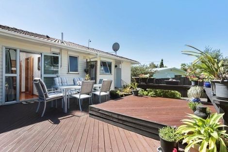 Photo of property in 106 Farquhar Road, Glendene, Auckland, 0602